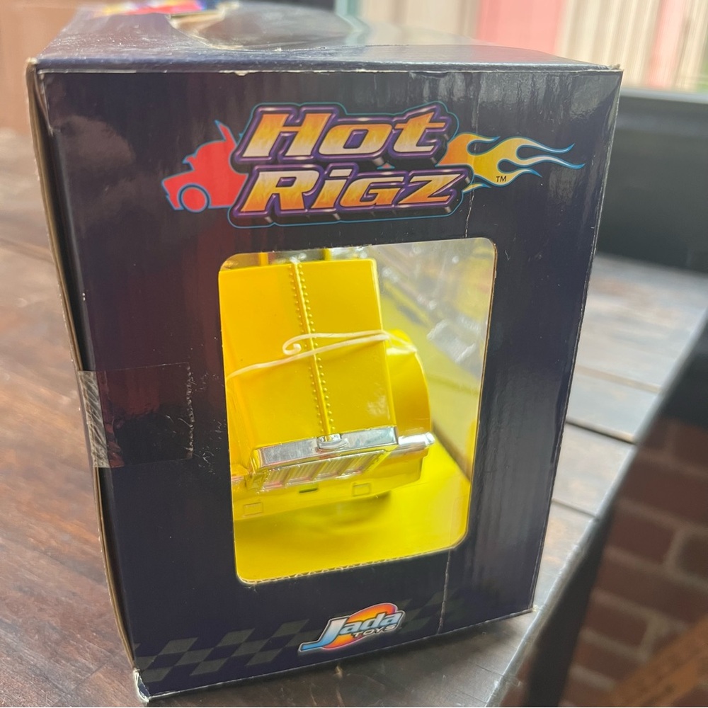 Shell Tanker Truck Toy - Yellow Hot Rigz - Picture 8 of 10